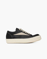 mens-weekend-outing-black-white-vintage-sneakers