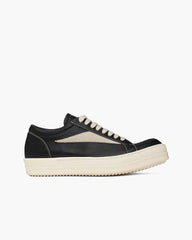 mens-weekend-outing-black-white-vintage-sneakers