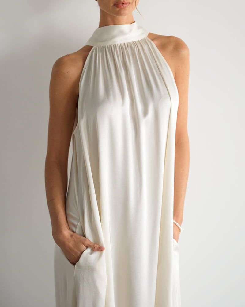 Elegant-Evening-Halter-Maxi-Occasion-Gown-6