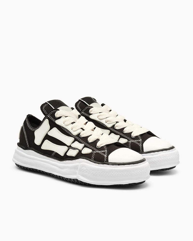 womens-daily-commute-edgy-bones-canvas-sneakers