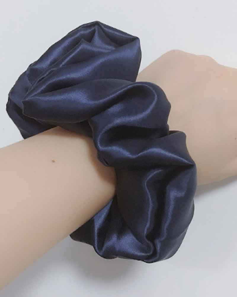 momme-mulberry-silk-scrunchie-hair-tie