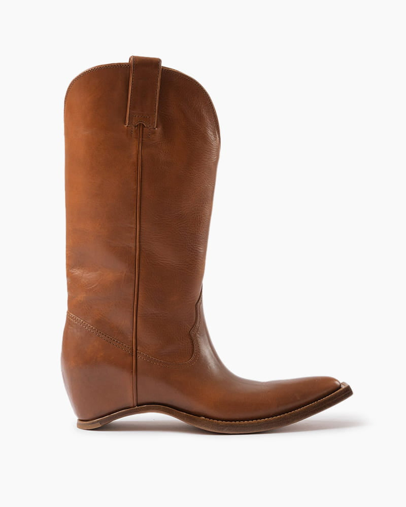 Everyday-City-Stroll-Curved-Heel-Leather-Boots-12