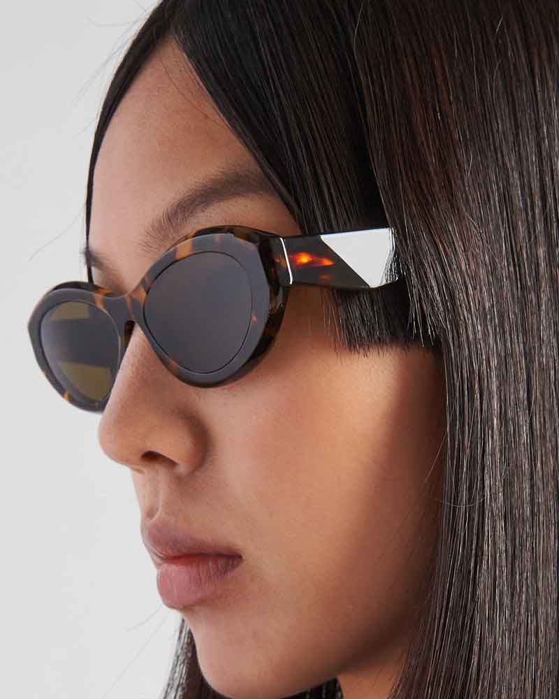 womens-sinuous-frame-sunglasses