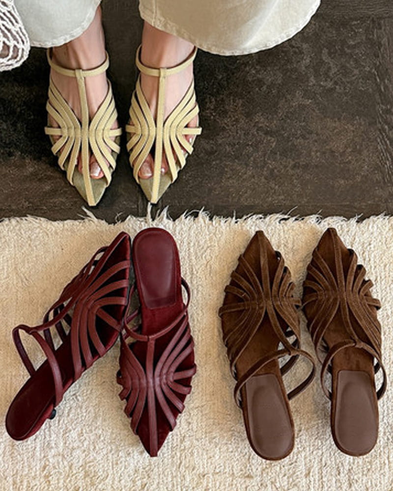 Summer-Stroll-Pointed-Toe-Woven-Suede-Mules-5