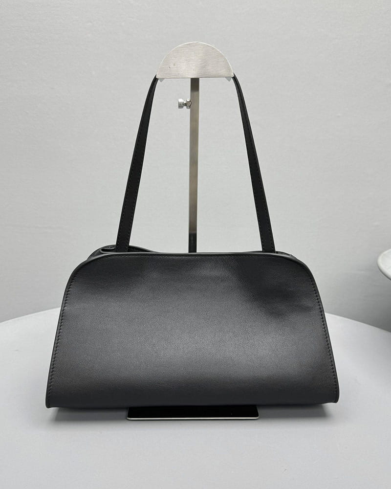 Evening-Stroll-Minimal-Leather-Shoulder-Clutch-4