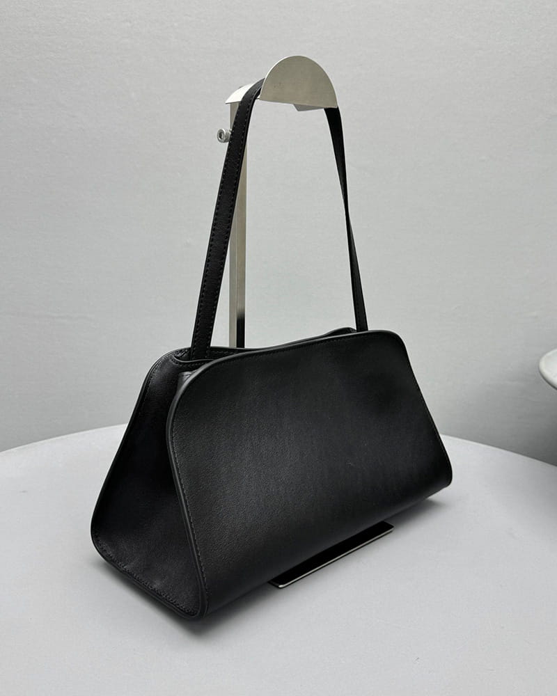 Evening-Stroll-Minimal-Leather-Shoulder-Clutch-6