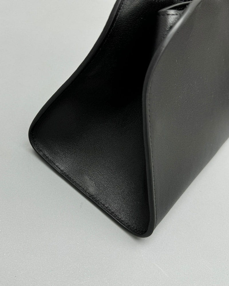 Evening-Stroll-Minimal-Leather-Shoulder-Clutch-5