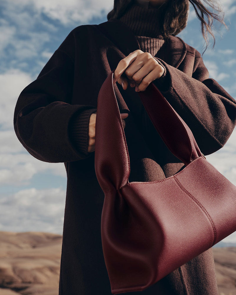 Gallery-Stroll-Pebbled-Leather-Shoulder-Bag-8