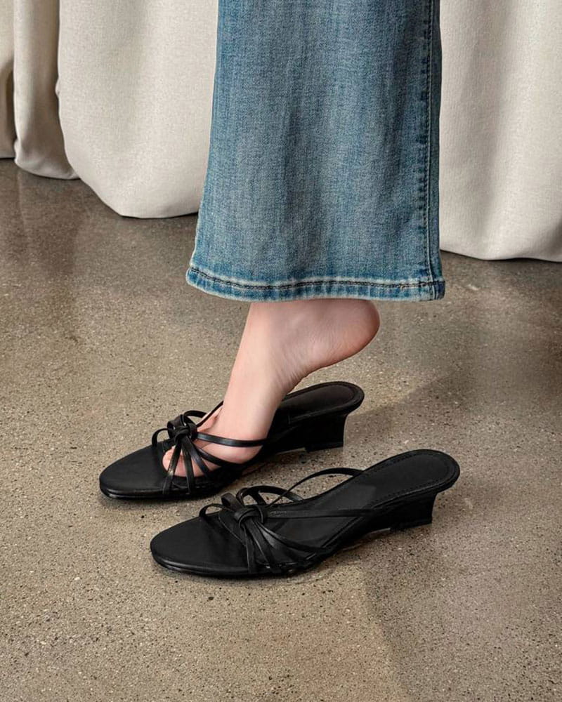 Holiday-Street-Metallic-Strappy-Slide-Sandals-6