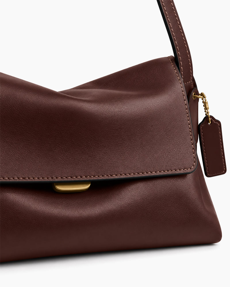 Minimalist-Leather-Flap-Shoulder-Bag-For-Everyday-3