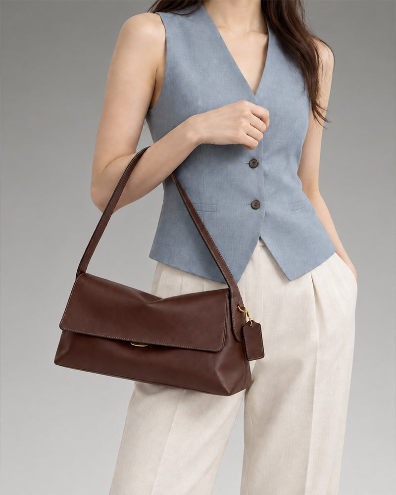 Minimalist-Leather-Flap-Shoulder-Bag-For-Everyday-2