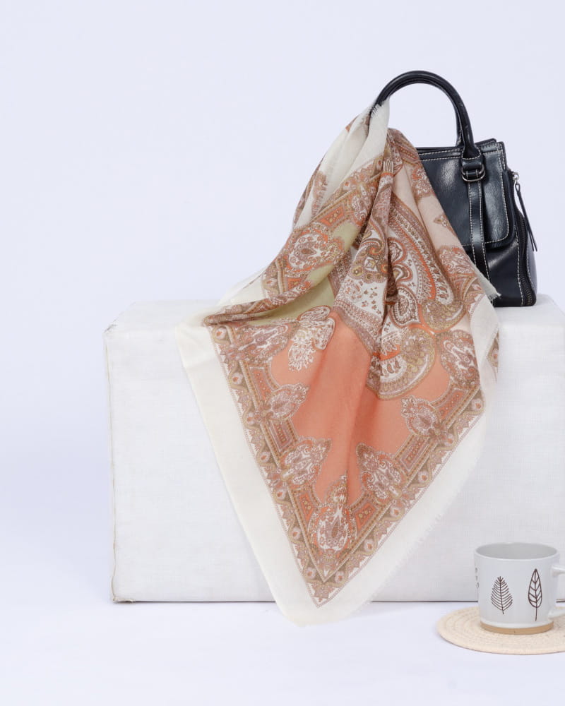 Elegant-Autumn-Paisley-Wool-Square-Neck-Scarf-3
