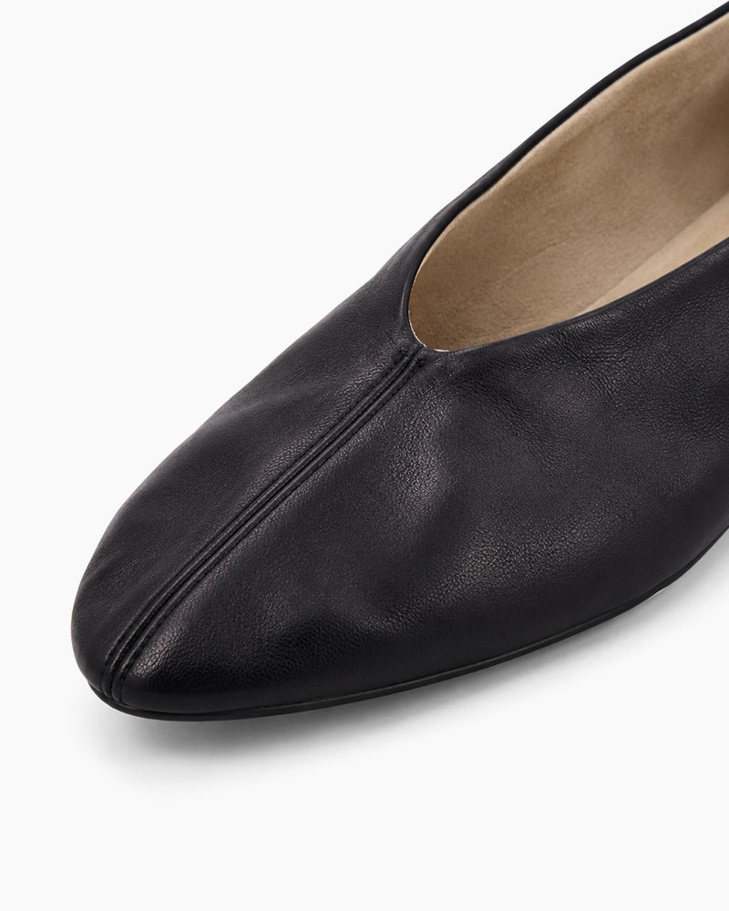 Minimalist-Indoor-Cozy-Leather-Ballet-Flat-2