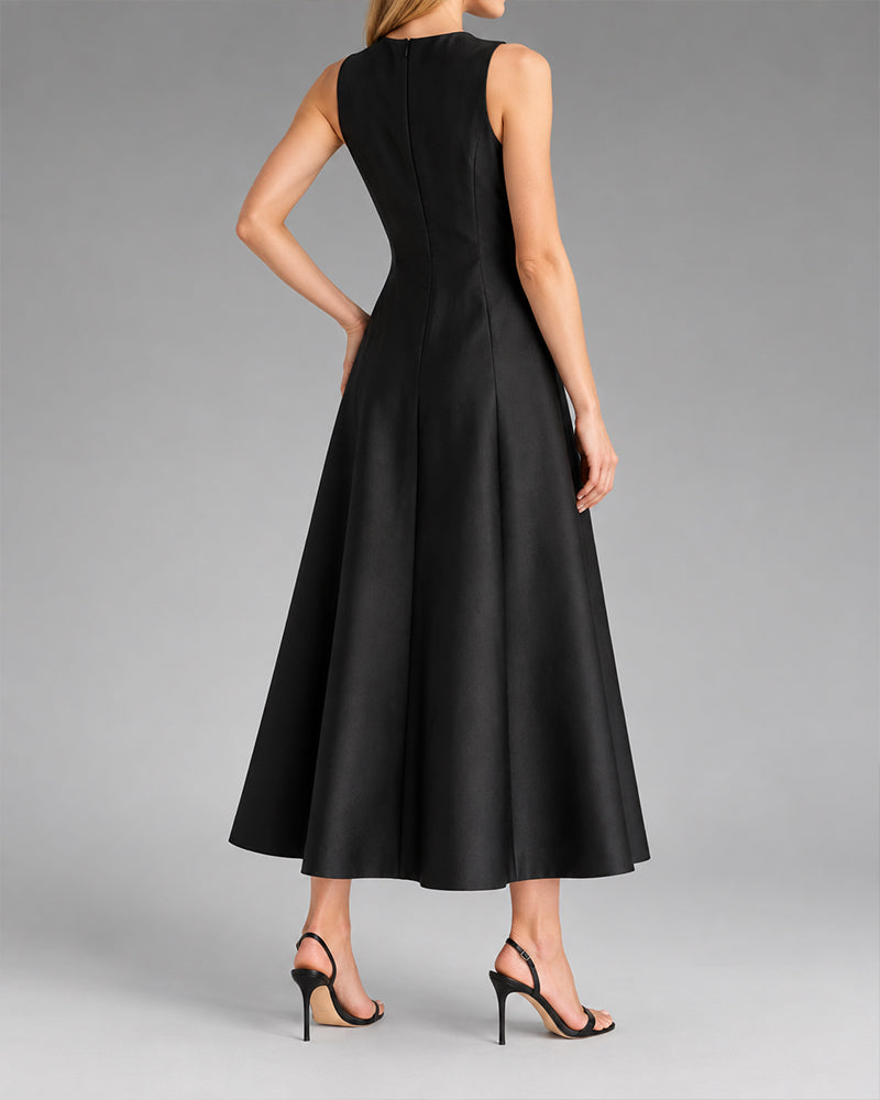 Sleeveless-Round-Neck-Travel-Midi-Dress-With-Flap-Pockets-1