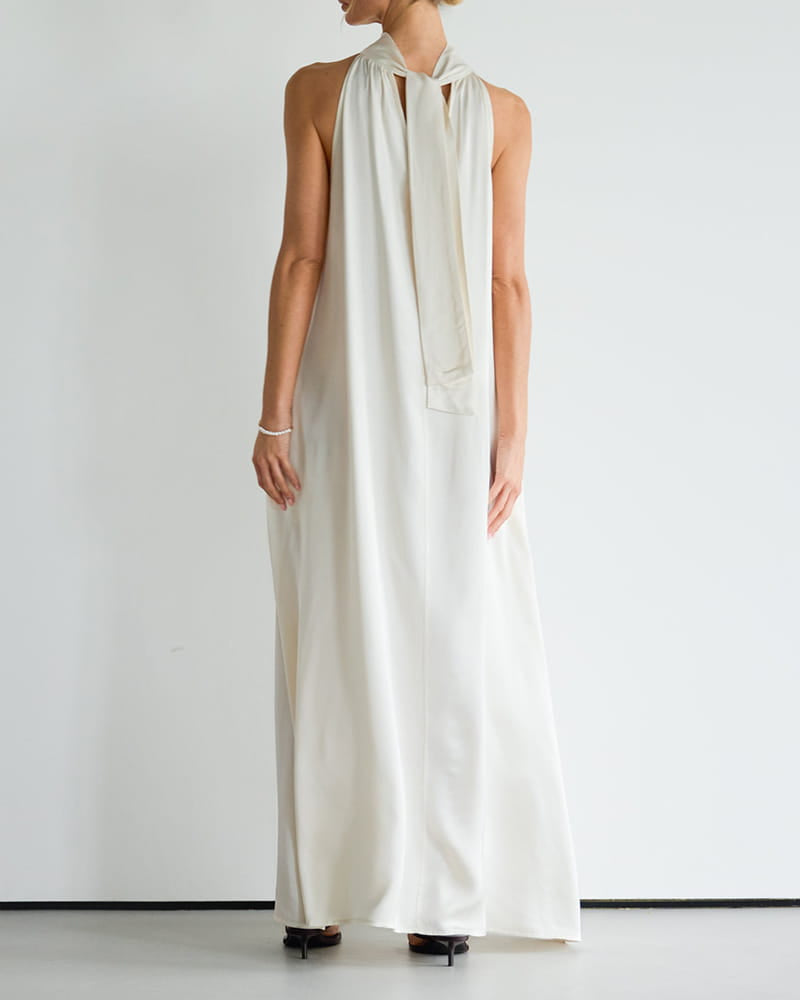 Elegant-Evening-Halter-Maxi-Occasion-Gown-1
