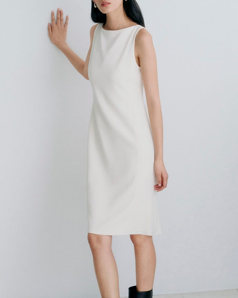 Elegant-Office-Ready-Square-Neck-Corset-Maxi-Dress-6